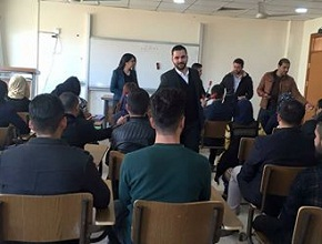 A number of staff members from the Faculty of Humanities welcomed their first year students by giving them flowers.